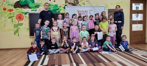 Spotkanie policjantów z dziećmi w przedszkolu