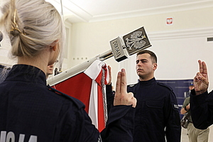 Ślubowanie nowo przyjętych funkcjonariuszy Policji