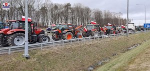 Ciągniki rolnicze podczas protestu rolników