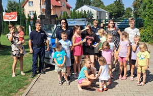 spotkanie policjantów z dziećmi w Czerniczynie