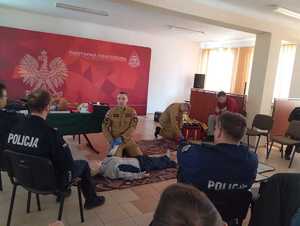 szkolenie policjantów przez strażaków