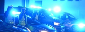 policjanci oddają hołd tragicznie zmarłemu ratownikowi