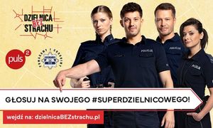 Plakat promujący ogólnopolską akcję ,,DZIELNICA BEZ STRACHU&quot;, która promuje aby oddawać swoje głosy na swojego ulubionego dzielnicowego. Na plakacie są jeszcze uwidocznieni policjanci w umundurowaniu służbowym: dwie kobiety i dwóch mężczyzn.