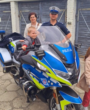 dzieci w komendzie