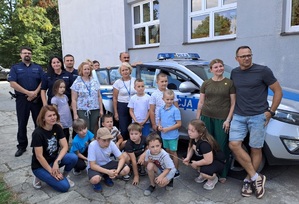 spotkanie policjantów z dziećmi w Hostynnem