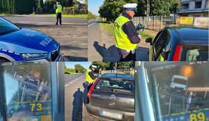 Zdjęcie przedstawia umundurowanych policjantów drogówki, którzy na drogach prowadzą działania w ramach akcji ,,Prędkość&quot;