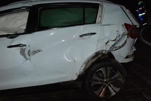 samochód marki Audi koloru białego