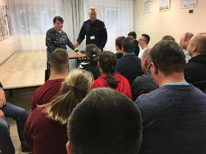 spotkanie policjanta z podopiecznymi Warsztatów Terapii Zajęciowej
