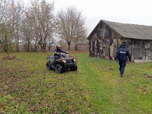 policjanci prowadzą działania poszukiwawcze za zaginionym