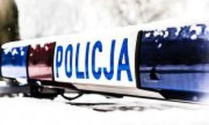 Napis policja na radiowozie policyjnym