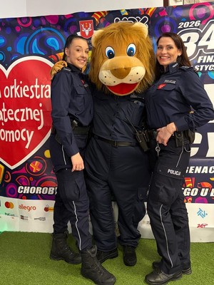 policjantki i maskotka policyjna podczas Wielkiej Orkiestry Świątecznej Pomocy