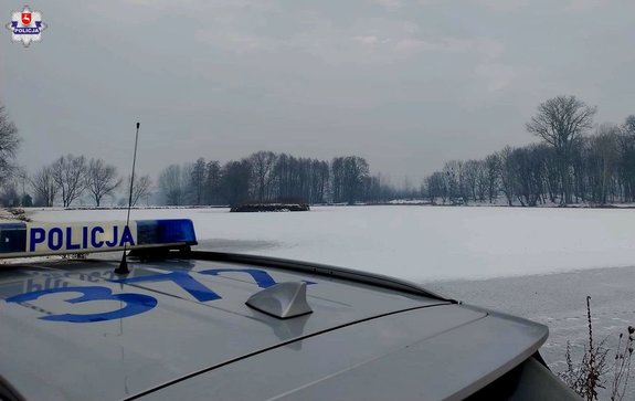 niebezpiecznie na zamarzniętych zbiornikach wodnych