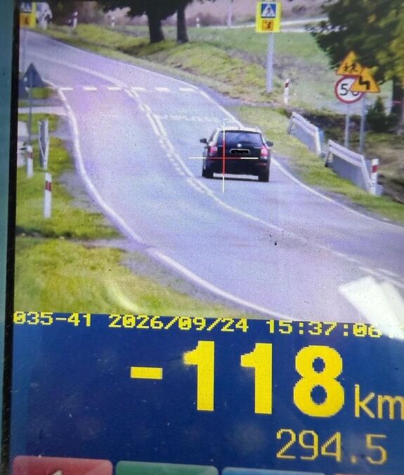 pomiar samochodu poruszającego się z prędkością 118 km/h w miejscu gdzie dozwolona prędkość wynosi 50 km/h