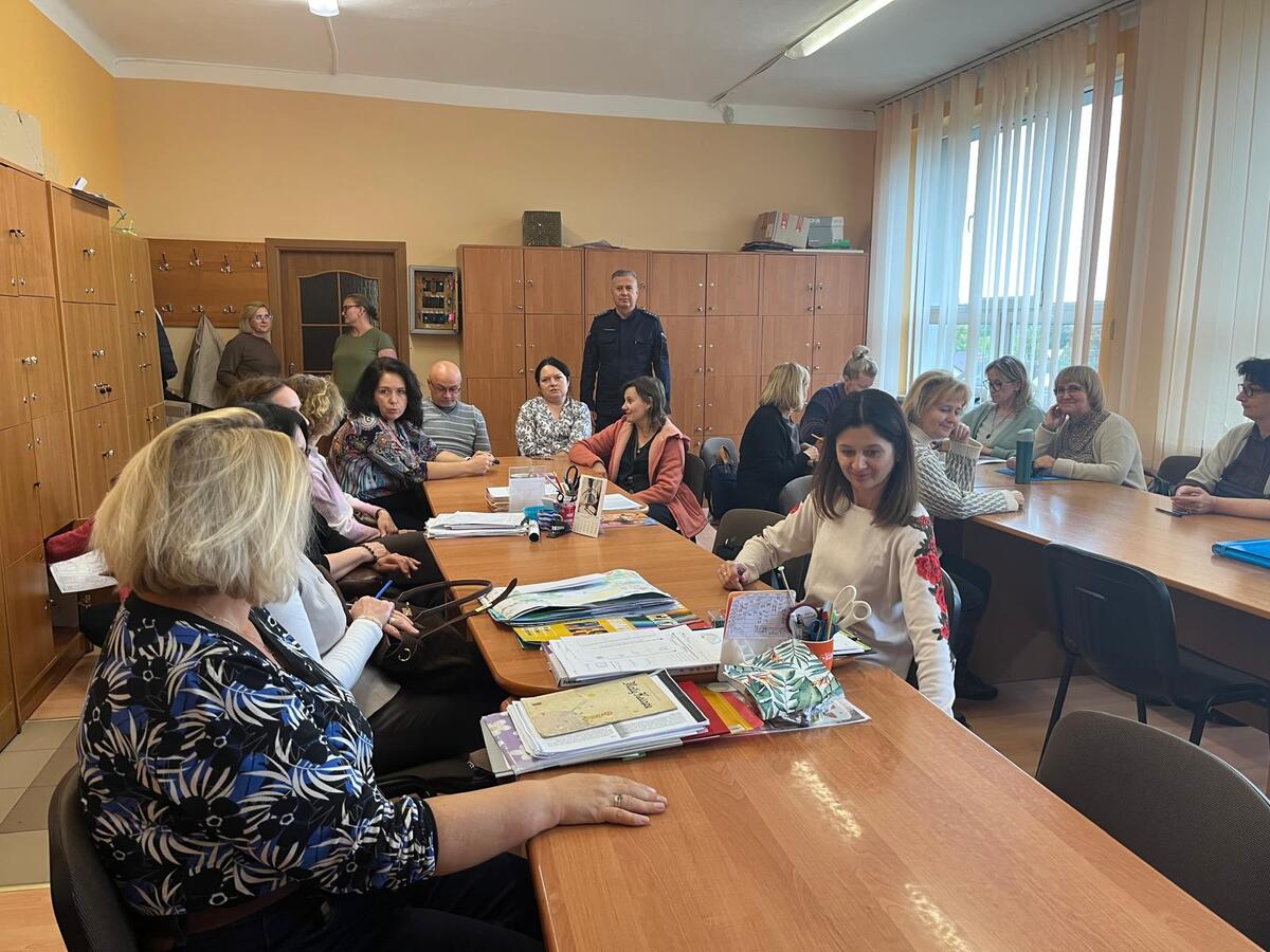 Spotkania policjantów z pracownikami oświaty w powiecie hrubieszowskim